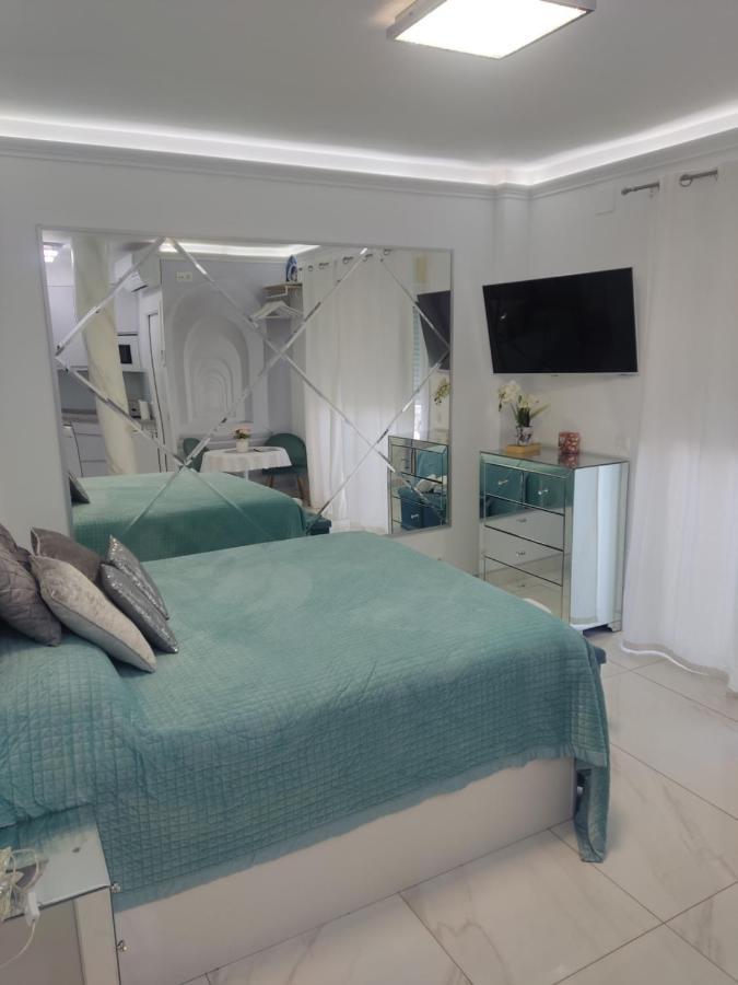 Silver Horizon Luxury Apartment เนร์คา ภายนอก รูปภาพ