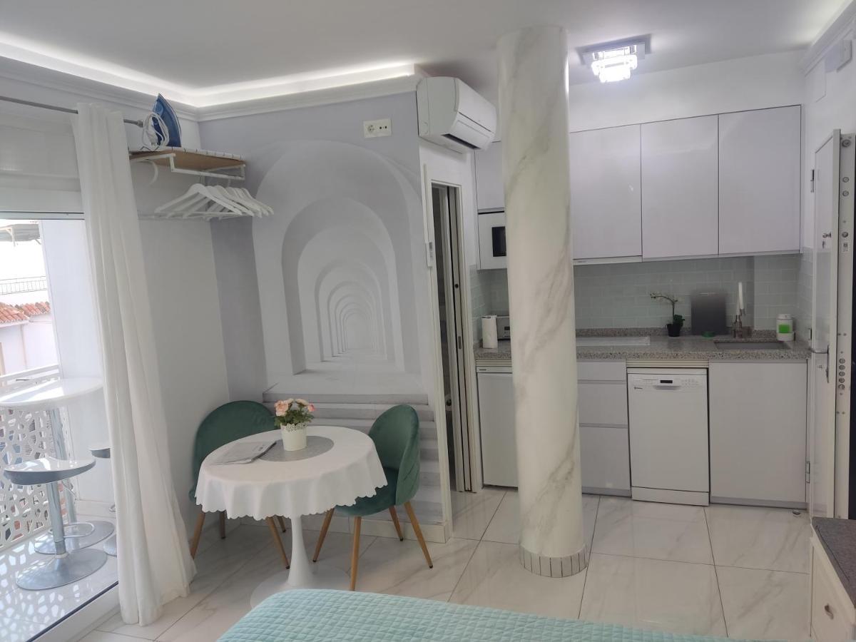 Silver Horizon Luxury Apartment เนร์คา ภายนอก รูปภาพ