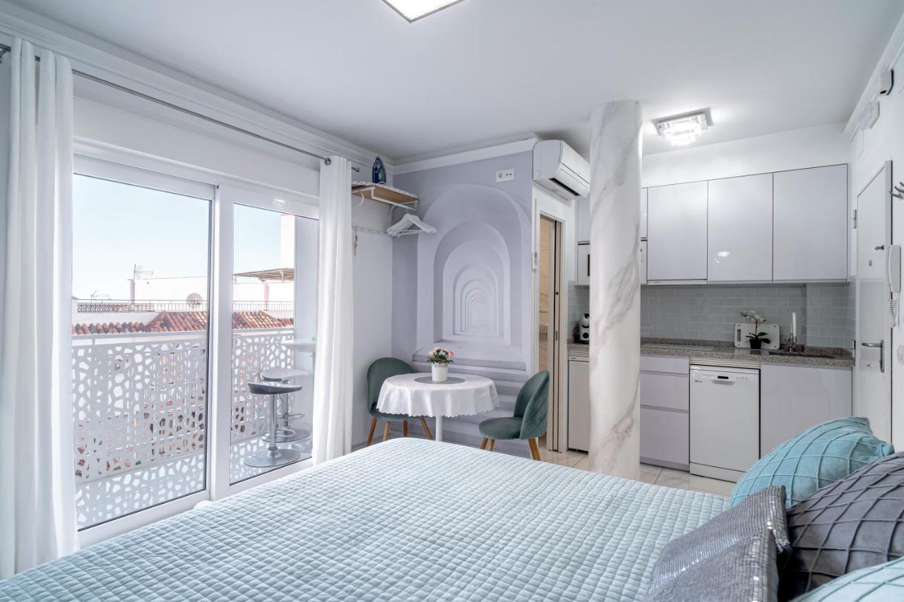 Silver Horizon Luxury Apartment เนร์คา ภายนอก รูปภาพ