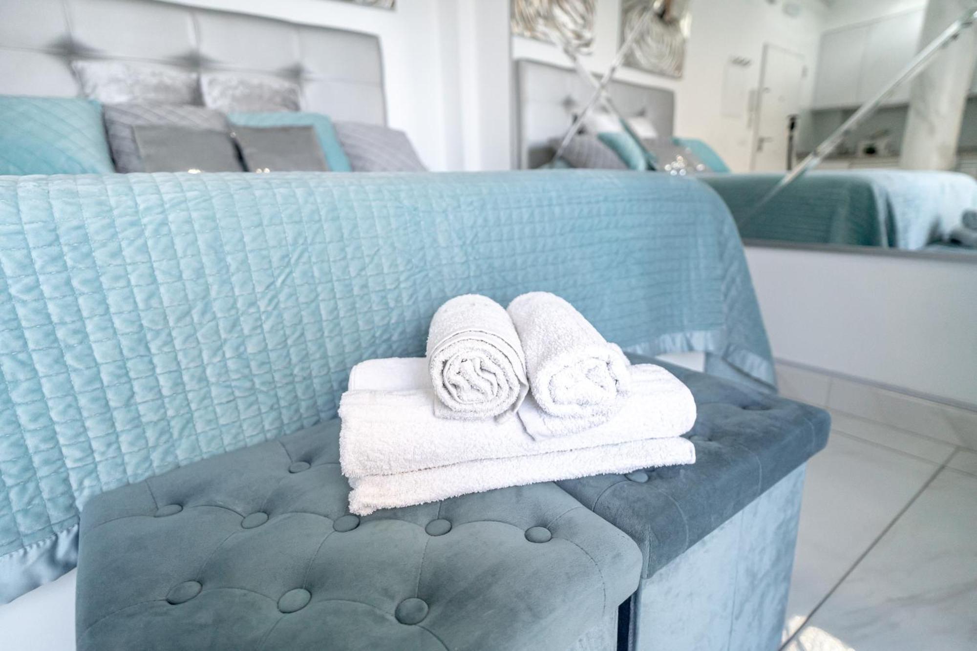 Silver Horizon Luxury Apartment เนร์คา ภายนอก รูปภาพ