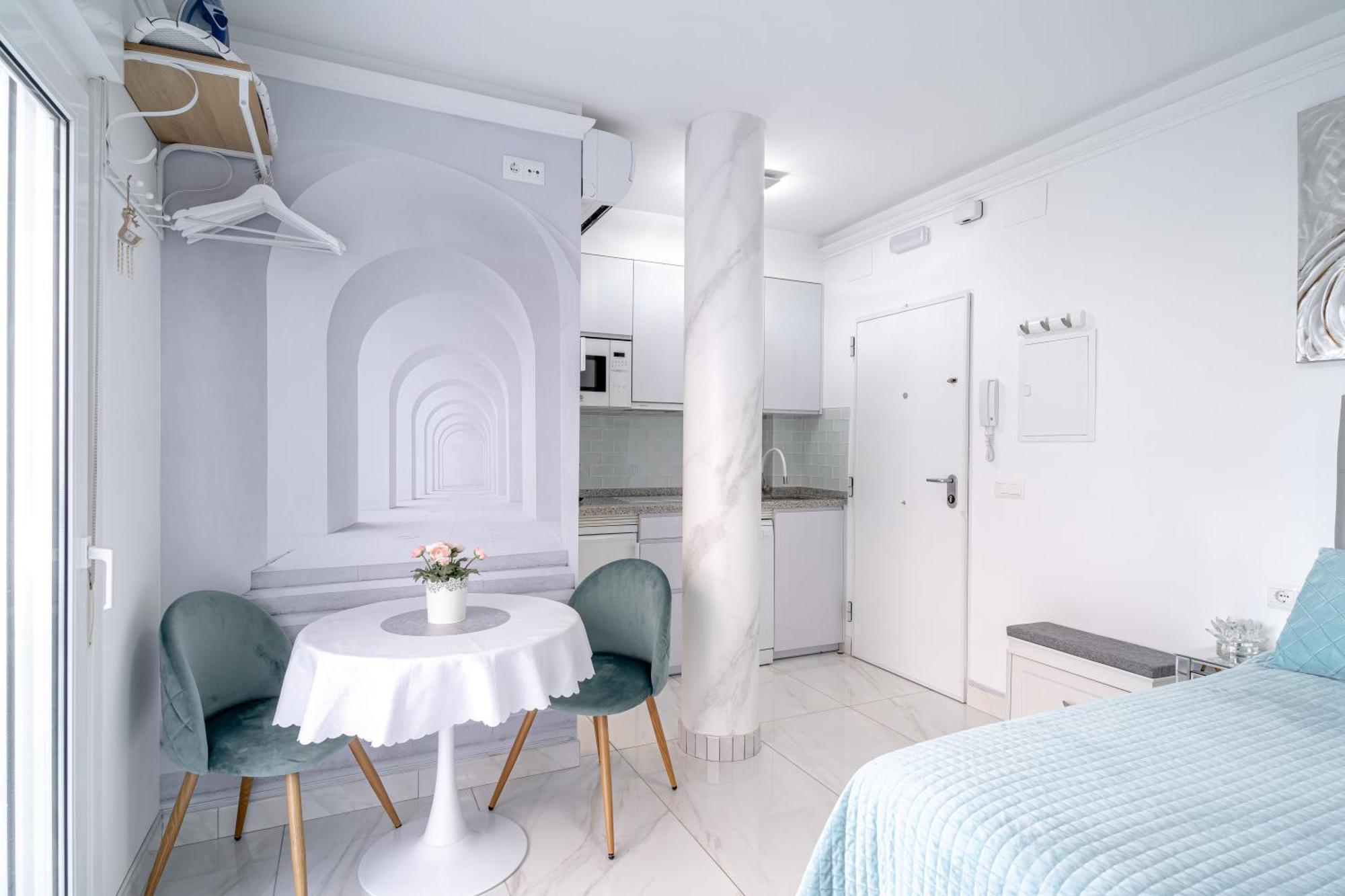 Silver Horizon Luxury Apartment เนร์คา ภายนอก รูปภาพ