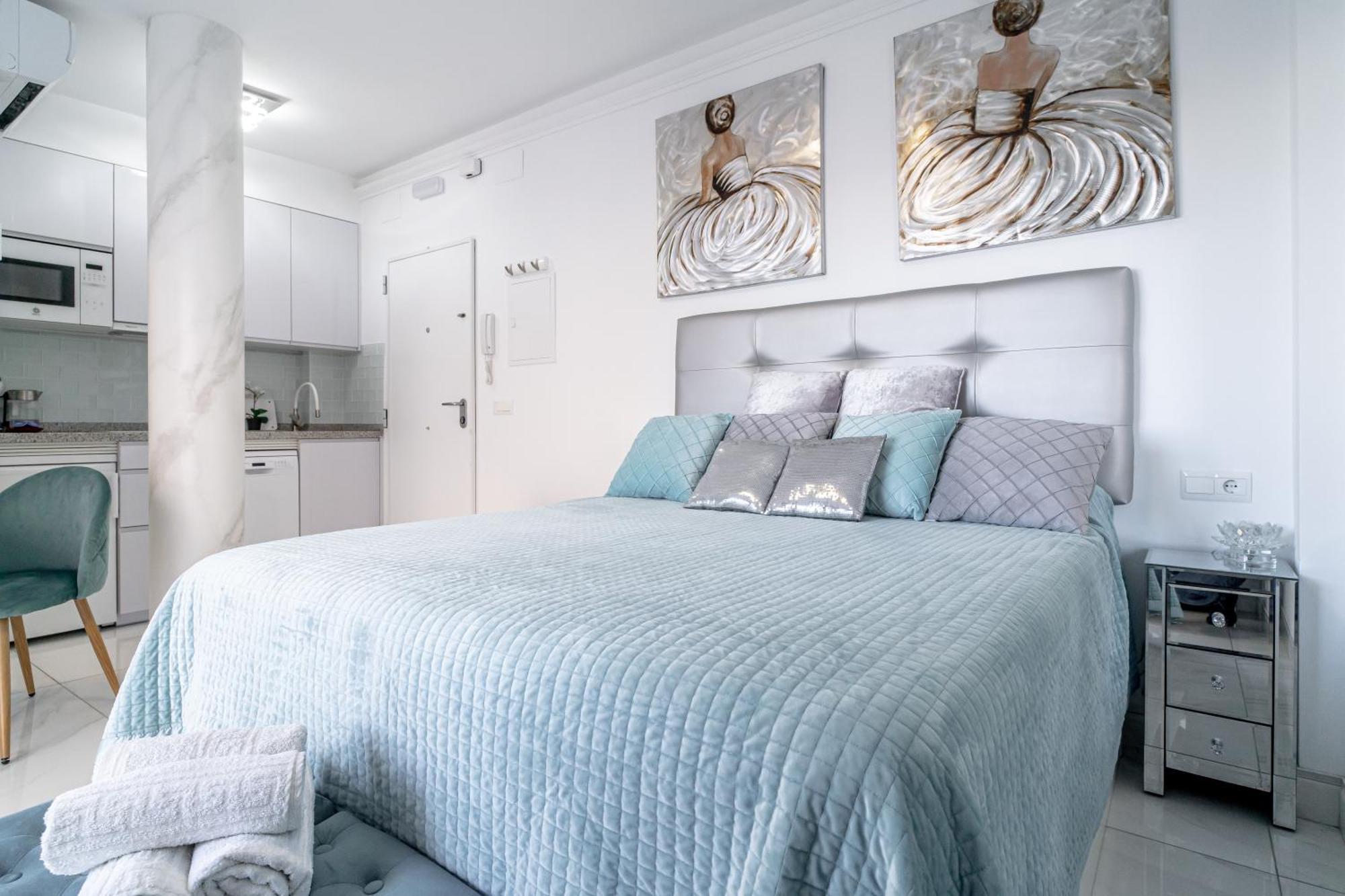 Silver Horizon Luxury Apartment เนร์คา ภายนอก รูปภาพ